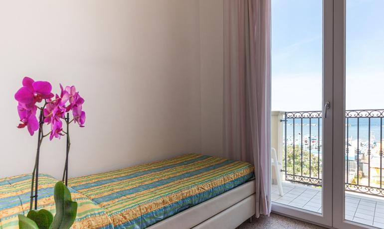hotelgardencesenatico en june-in-a-hotel-in-cesenatico-italy-all-incusive-with-beach-service 014